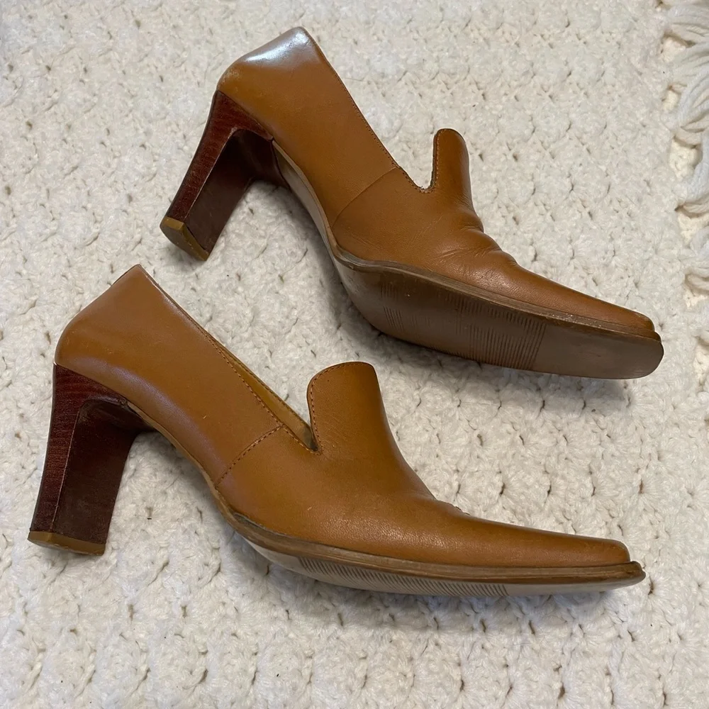 Saddle colored leather heels. Size 7M - Picture 1 of 3